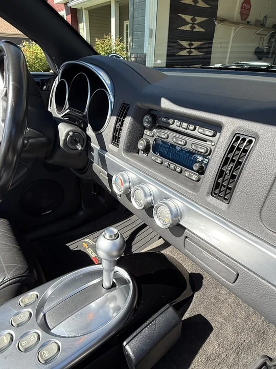 2005 Chevrolet SSR - Image 24 of 31