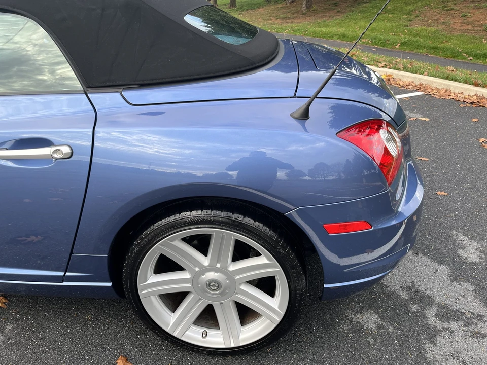 2005 Chrysler Crossfire - Image 25 of 31