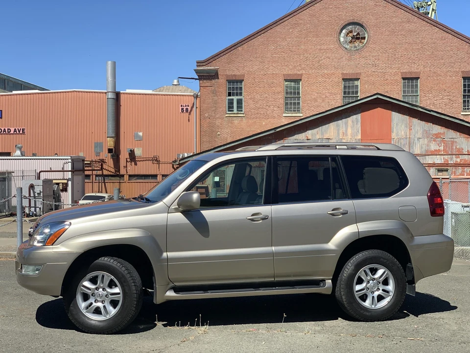 2005 Lexus GX 1st Gen - Image 13 of 31