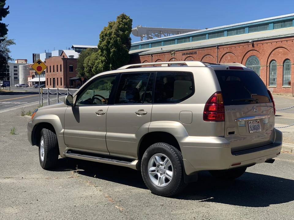 2005 Lexus GX 1st Gen - Image 11 of 31