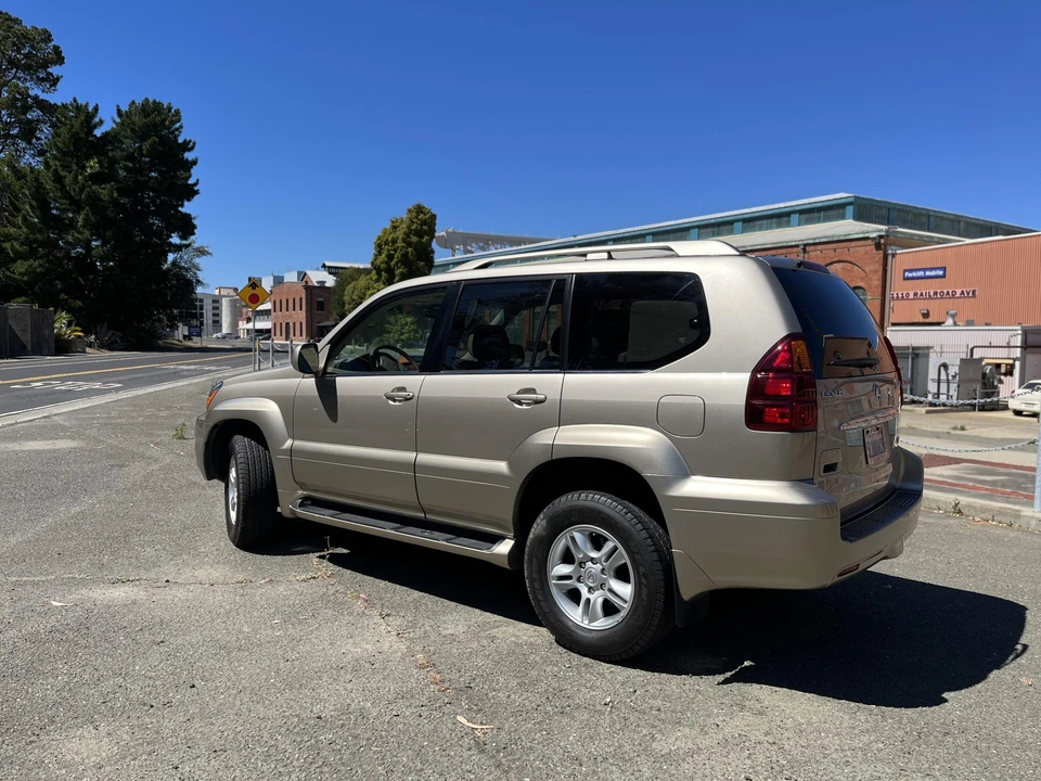 2005 Lexus GX 1st Gen - Image 12 of 31