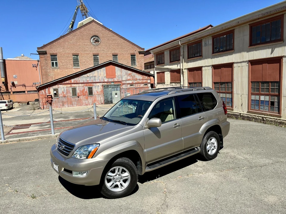 2005 Lexus GX 1st Gen - Image 2 of 31