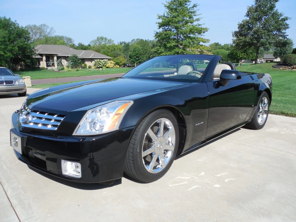 2006 Cadillac XLR - Image 2 of 31