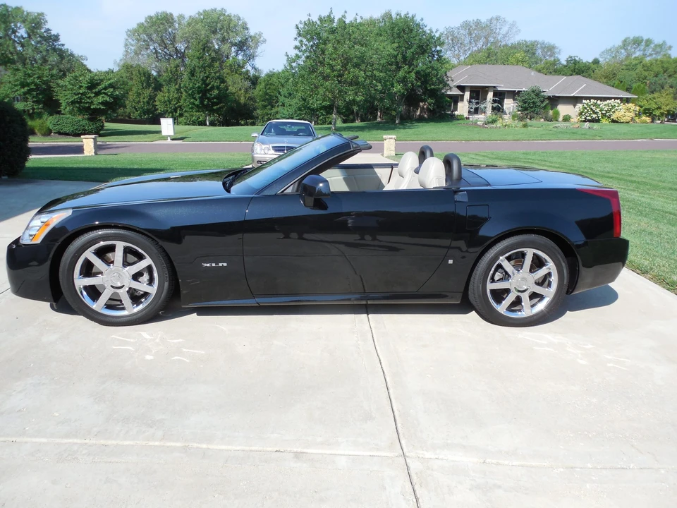 2006 Cadillac XLR - Image 9 of 31