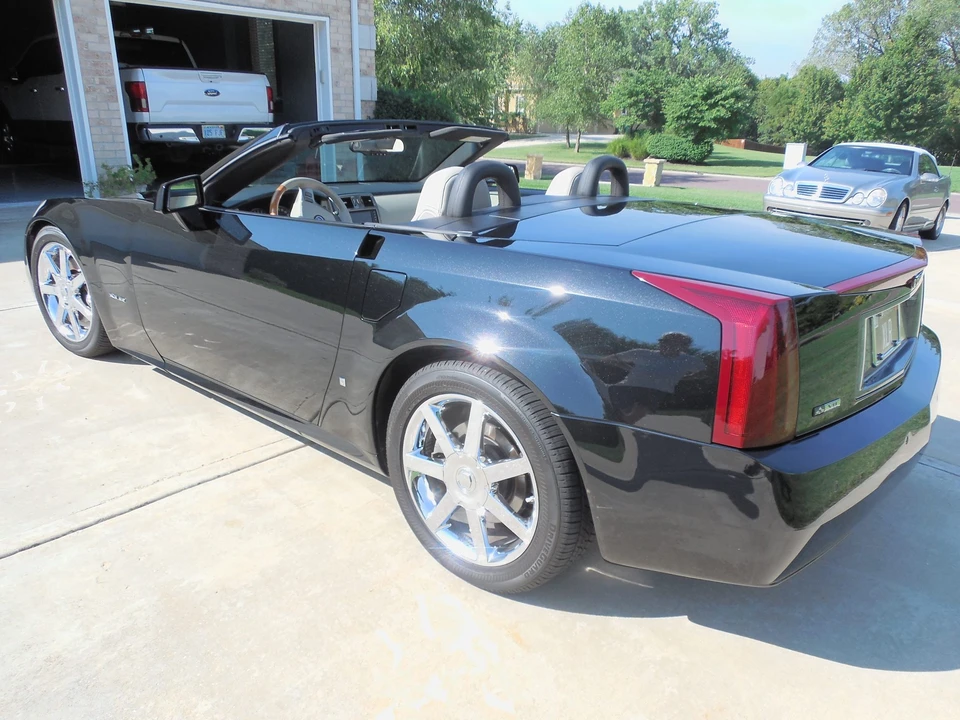 2006 Cadillac XLR - Image 8 of 31