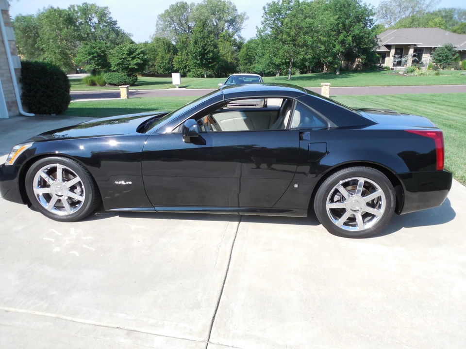 2006 Cadillac XLR - Image 10 of 31