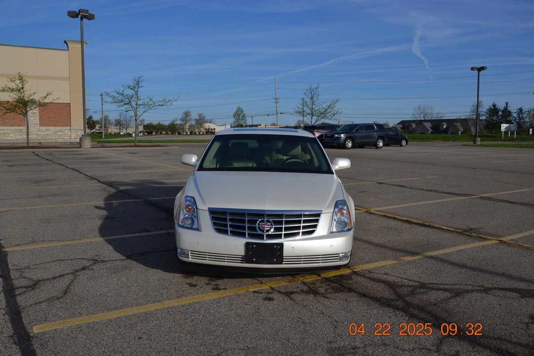 2007 Cadillac DTS - Image 5 of 31