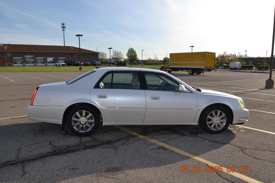 2007 Cadillac DTS - Image 11 of 31
