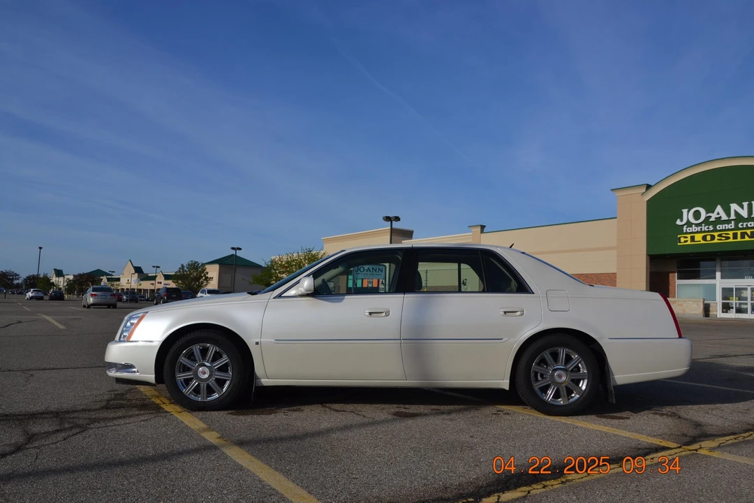 2007 Cadillac DTS - Image 17 of 31