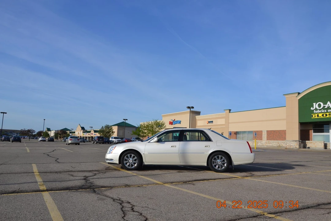 2007 Cadillac DTS - Image 16 of 31