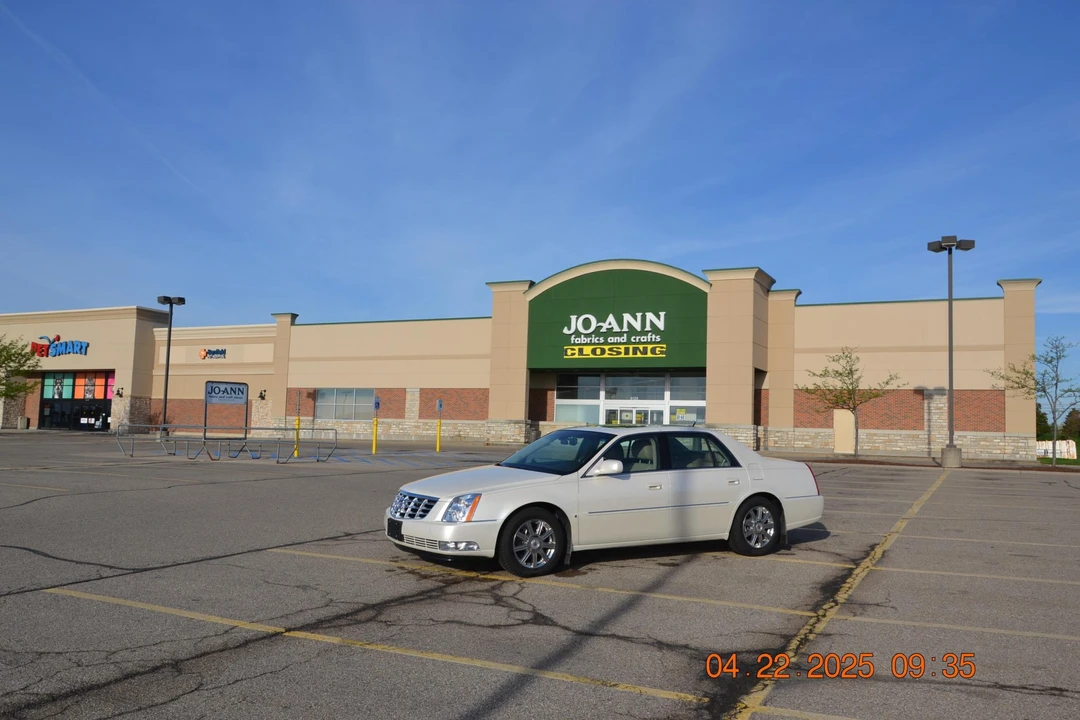 2007 Cadillac DTS - Image 2 of 31