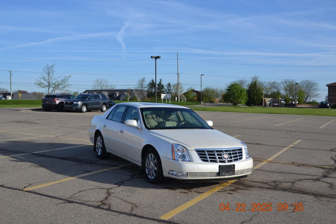 2007 Cadillac DTS - Image 8 of 31