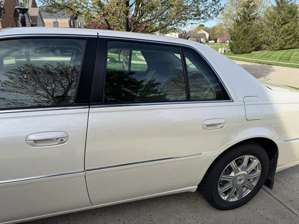 2007 Cadillac DTS - Image 26 of 31