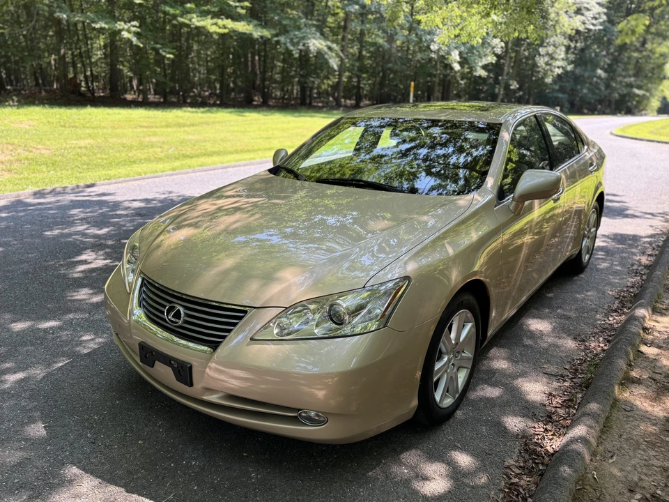 2007 Lexus ES 5th Gen - Image 2 of 31