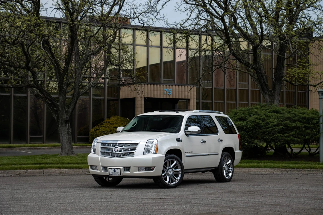 2008 Cadillac Escalade & EXT 3rd Gen - Image 2 of 31