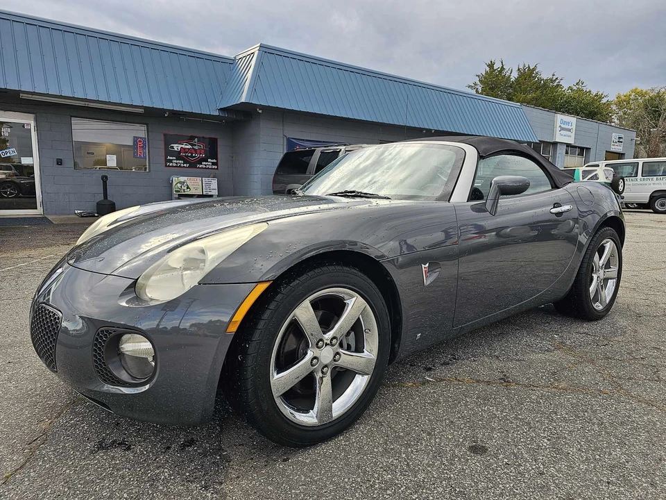 2008 Pontiac Solstice GXP - Image 2 of 31
