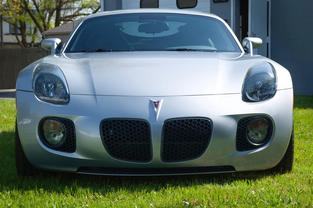 2009 Pontiac Solstice GXP - Image 2 of 31