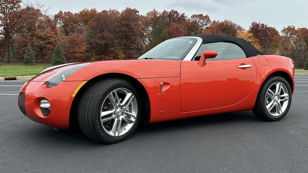 2009 Pontiac Solstice - Image 10 of 31