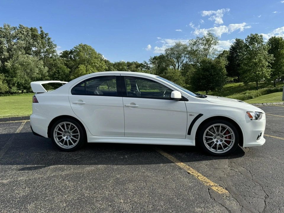2010 Mitsubishi Lancer Evolution X 9th Gen - Image 11 of 31
