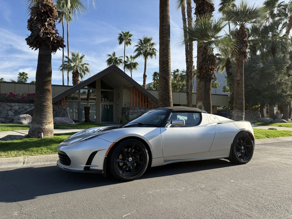 2010 Tesla Roadster - Image 23 of 31