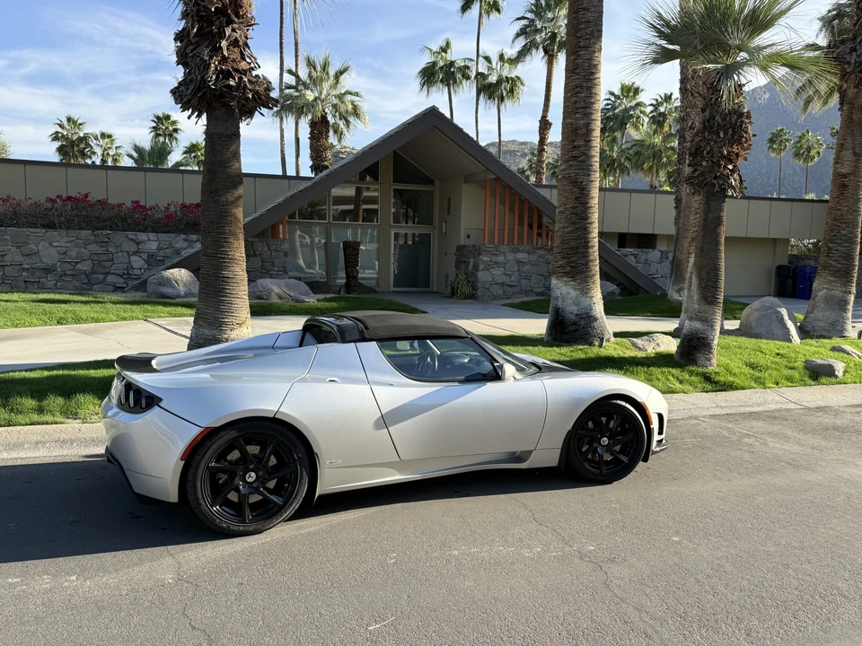 2010 Tesla Roadster - Image 12 of 31