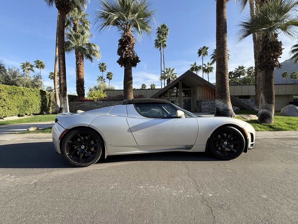 2010 Tesla Roadster - Image 11 of 31