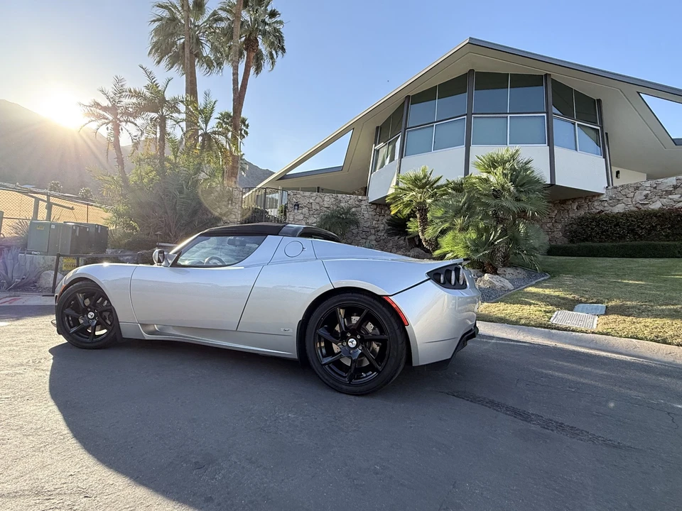 2010 Tesla Roadster - Image 19 of 31