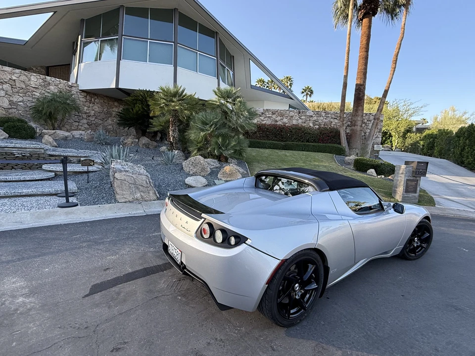 2010 Tesla Roadster - Image 13 of 31