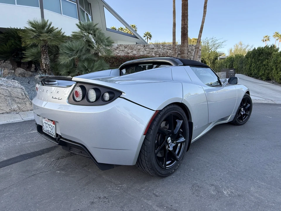 2010 Tesla Roadster - Image 14 of 31