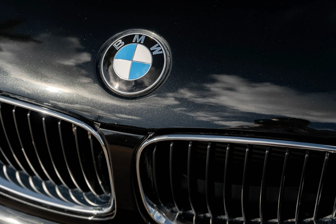 2011 BMW 1M - Image 27 of 31