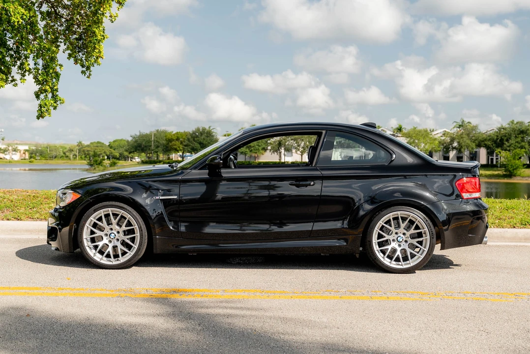 2011 BMW 1M - Image 17 of 31