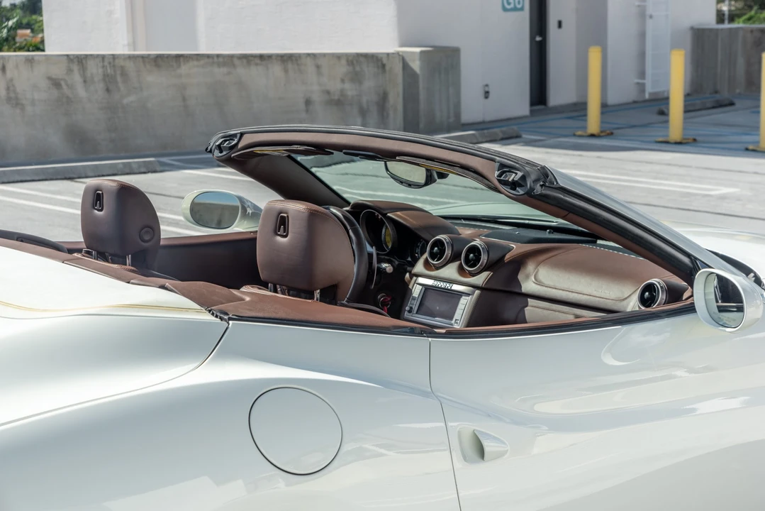 2011 Ferrari California - Image 15 of 31