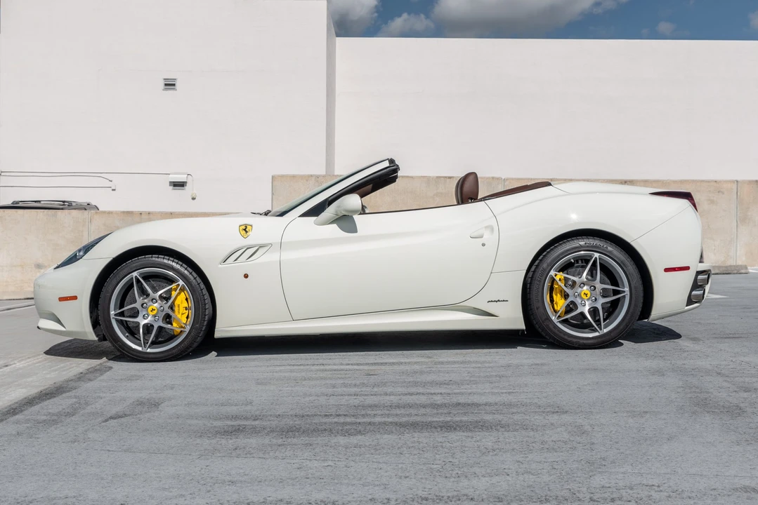 2011 Ferrari California - Image 11 of 31