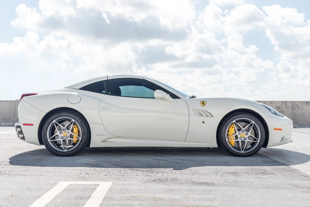 2011 Ferrari California - Image 7 of 31
