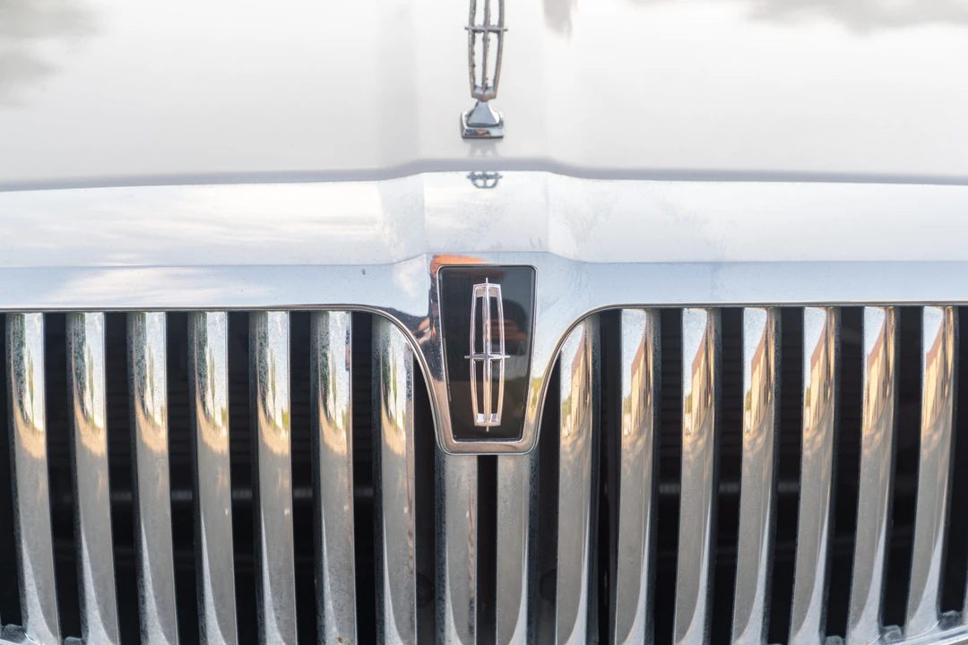 2011 Lincoln Town Car - Image 13 of 31