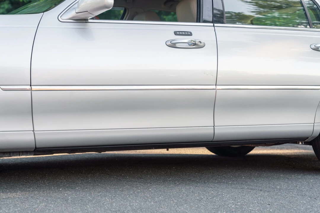 2011 Lincoln Town Car - Image 18 of 31