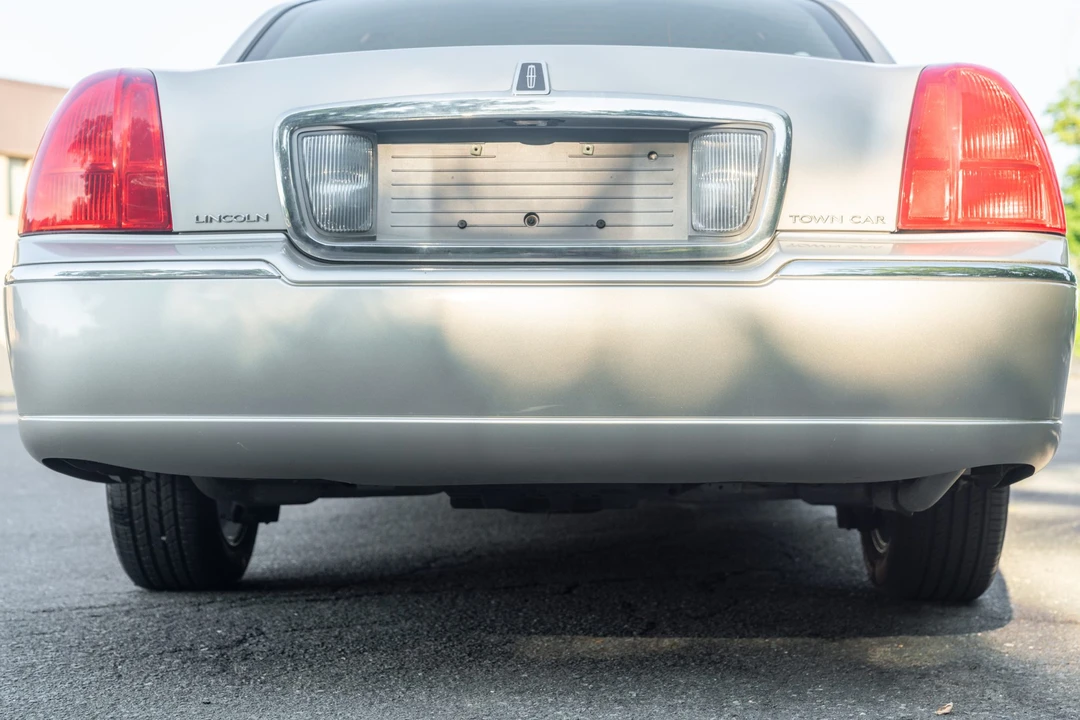 2011 Lincoln Town Car - Image 24 of 31