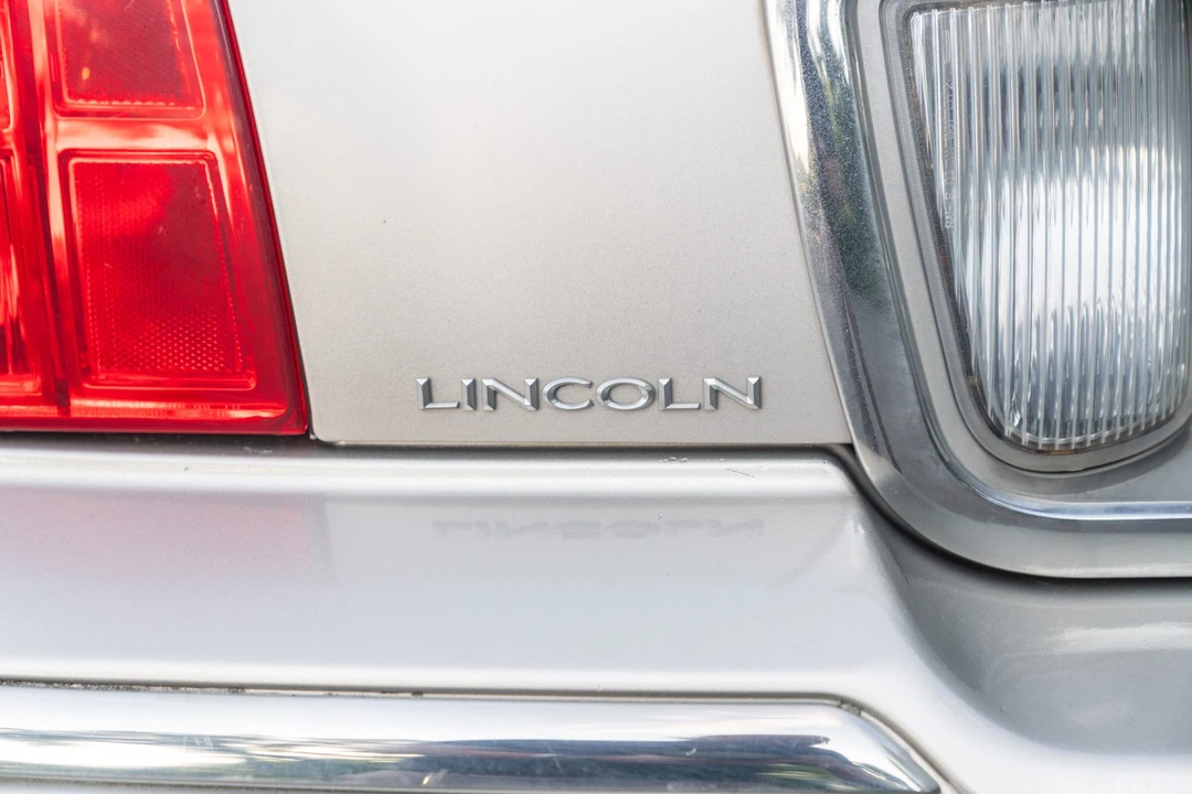 2011 Lincoln Town Car - Image 26 of 31