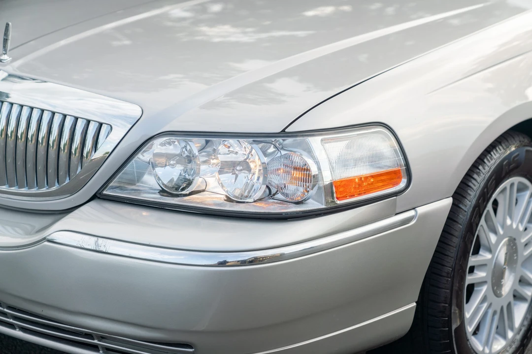 2011 Lincoln Town Car - Image 15 of 31