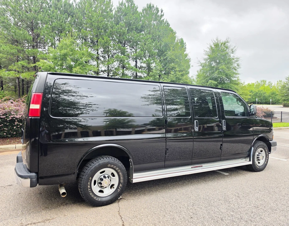 2012 Chevrolet Express - Image 20 of 31