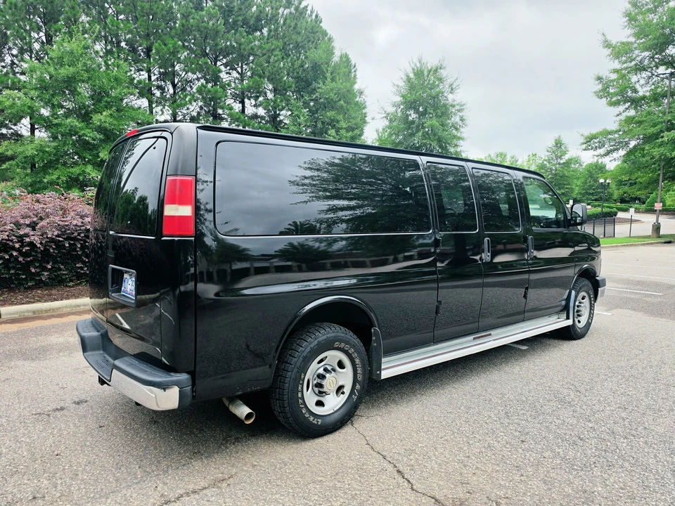 2012 Chevrolet Express - Image 19 of 31