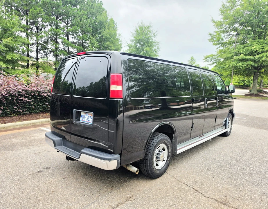 2012 Chevrolet Express - Image 21 of 31