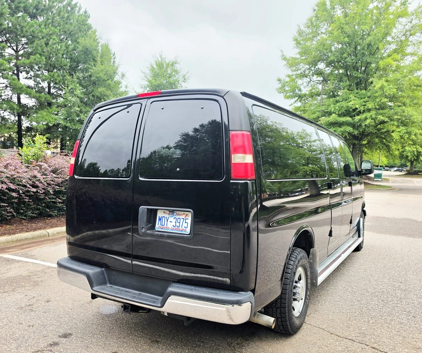 2012 Chevrolet Express - Image 23 of 31