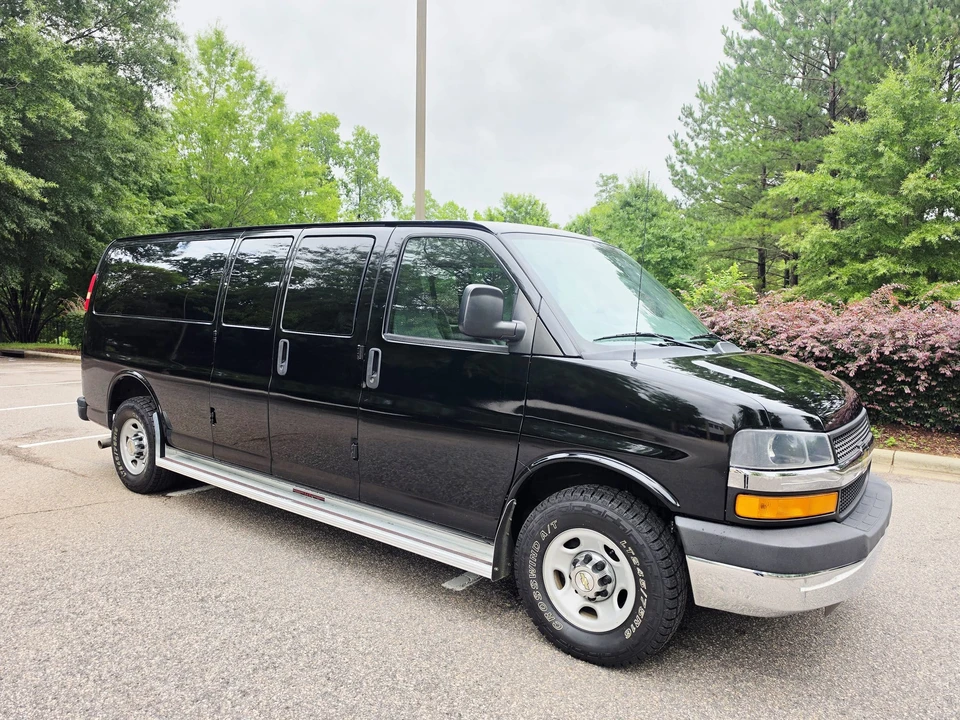 2012 Chevrolet Express - Image 17 of 31