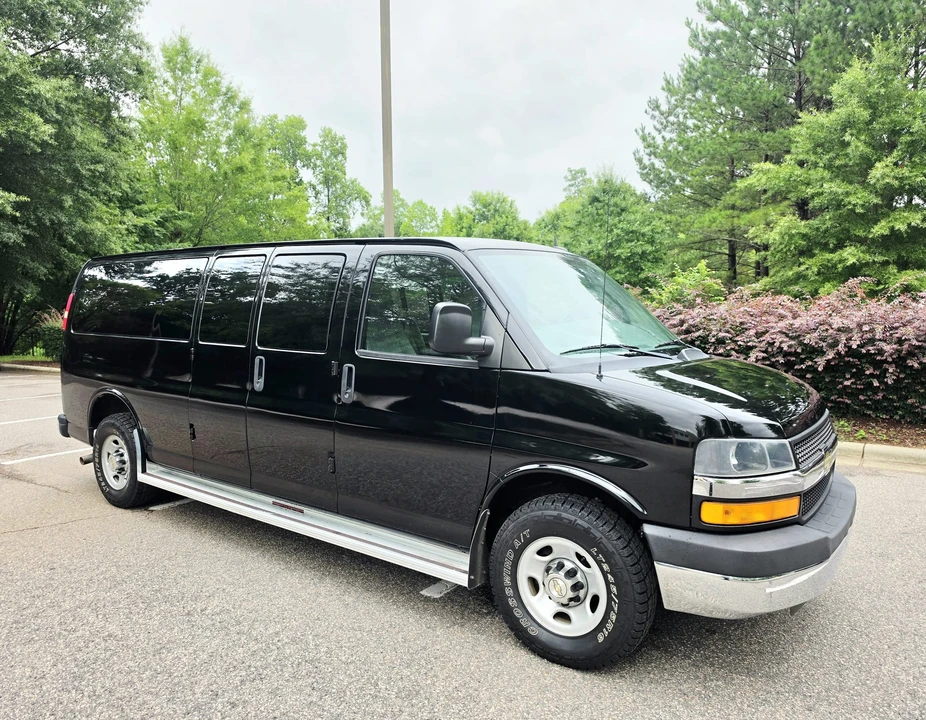 2012 Chevrolet Express - Image 16 of 31