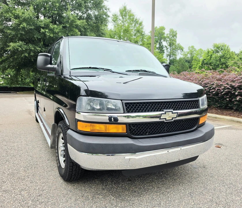 2012 Chevrolet Express - Image 12 of 31