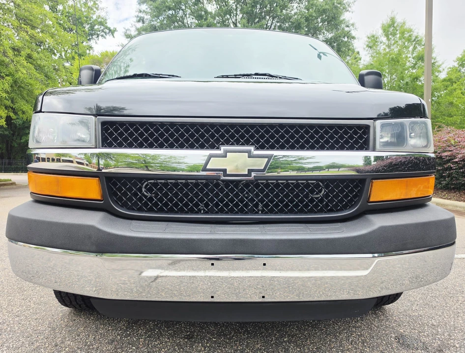 2012 Chevrolet Express - Image 11 of 31