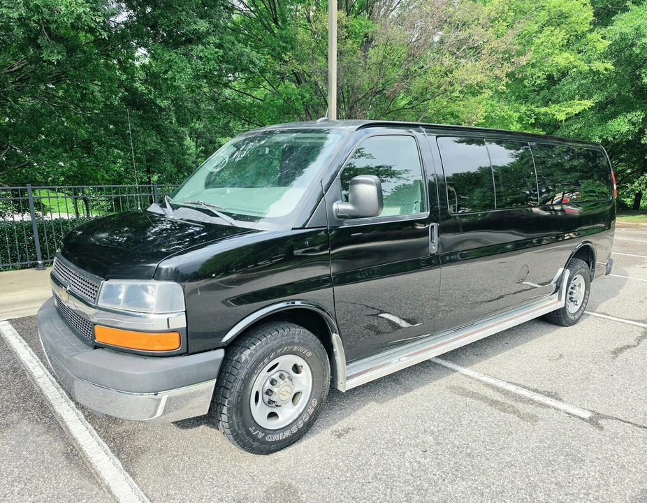2012 Chevrolet Express - Image 4 of 31