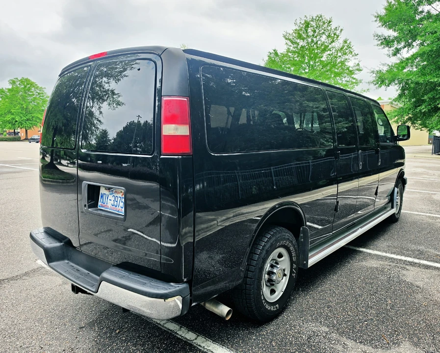 2012 Chevrolet Express - Image 22 of 31