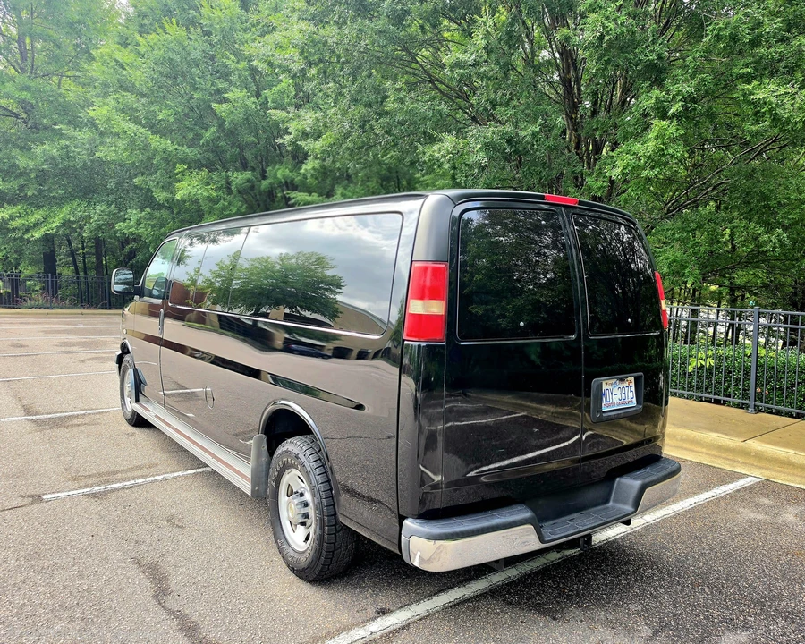 2012 Chevrolet Express - Image 27 of 31